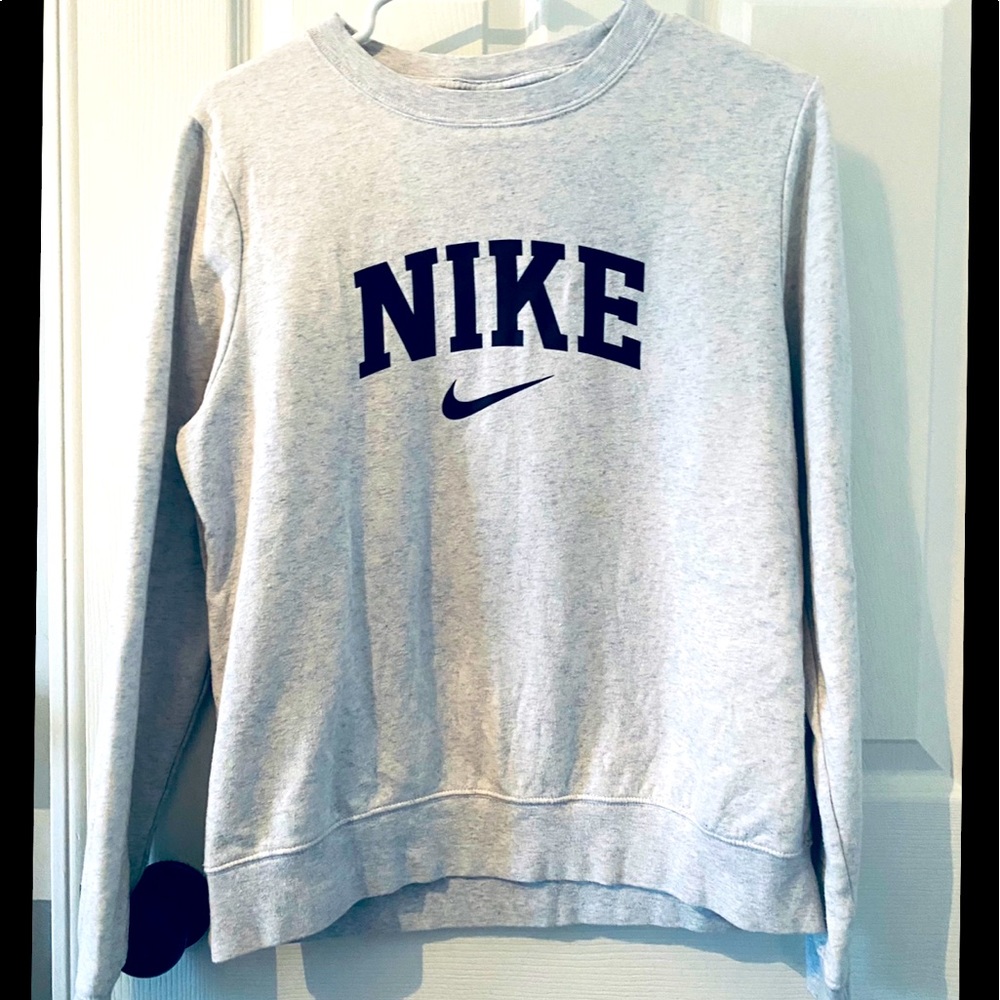 women’s nike crew neck
